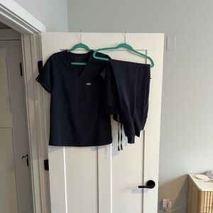 Figs Catarina One-Pocket Scrub Top and Zamora Jogger Pants set size S Quiet Navy
